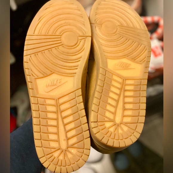 Air Jordan 1 Wheat - VNDS, No OG box. VERY clean with that interesting color. - Picture 9 of 9